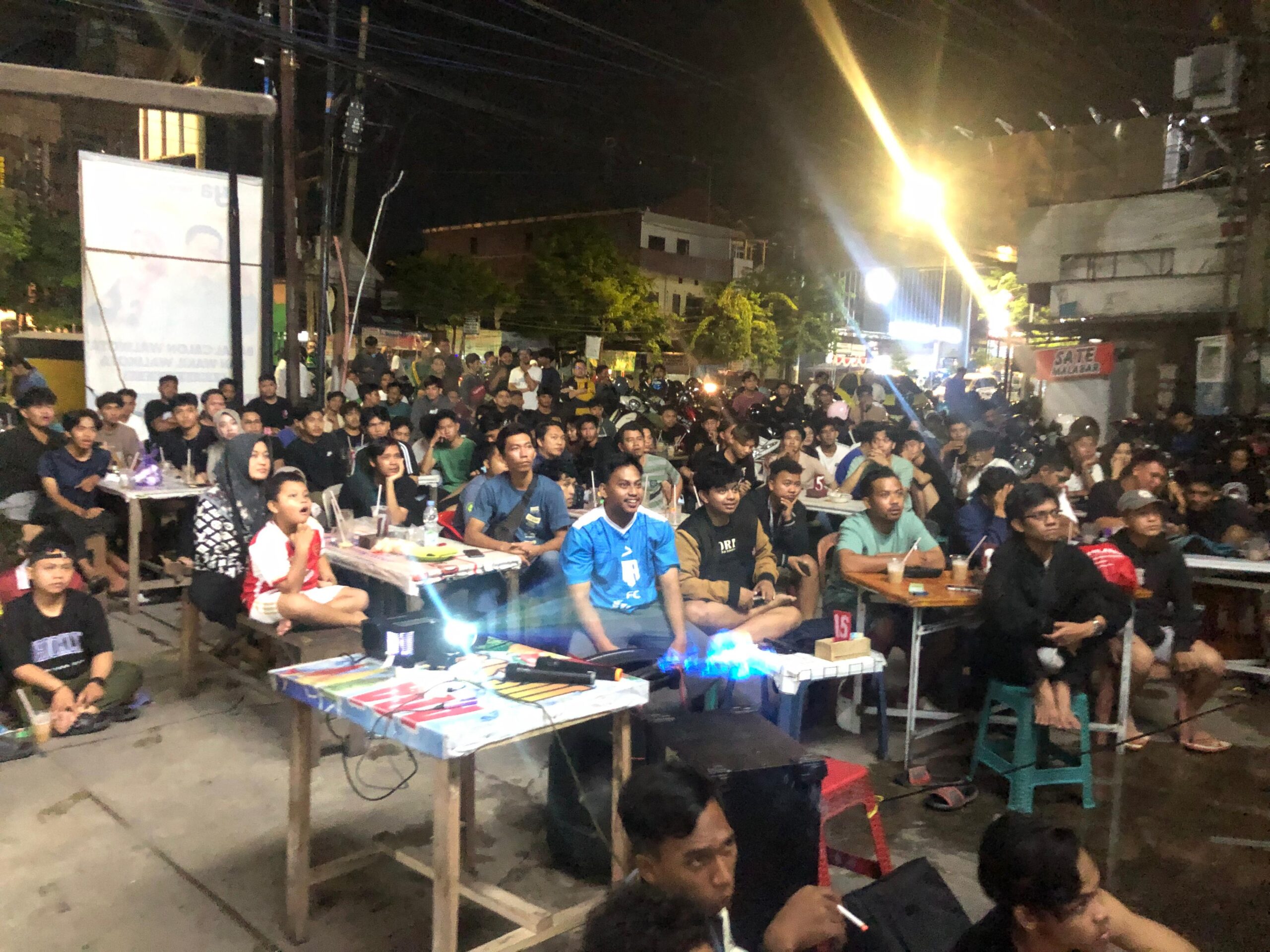 Dukungan Penuh Relawan Digital MH Gelar Nonbar Timnas Indonesia di Taher Square